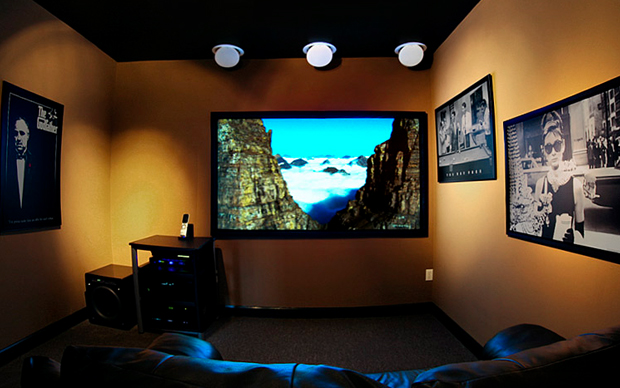 Como ter uma sala de cinema em casa gastando pouco