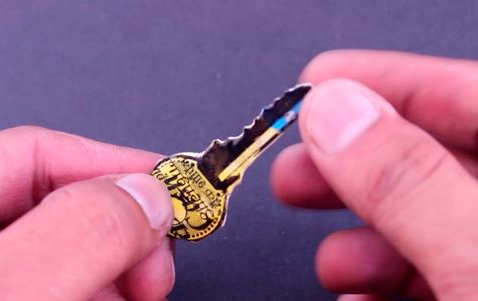 Chave-feita-de-cartão